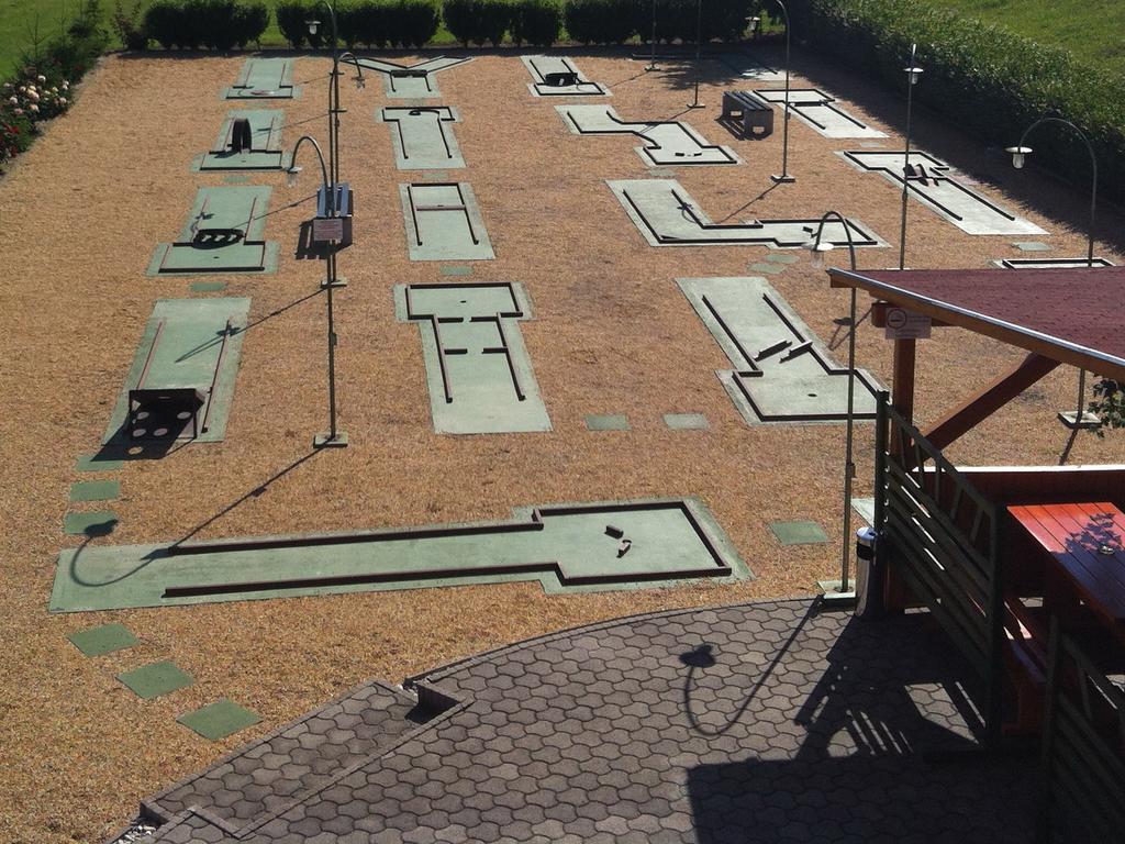 Golf Etterem Es Panzio Hotel Kaposvar Exterior photo