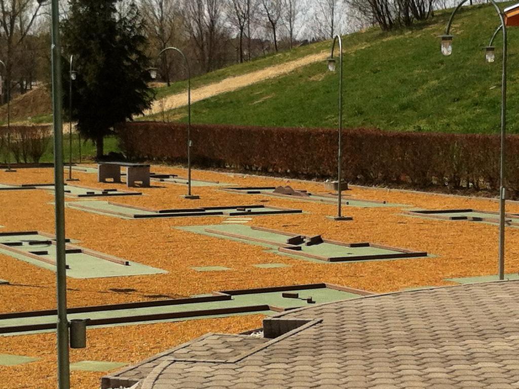 Golf Etterem Es Panzio Hotel Kaposvar Exterior photo