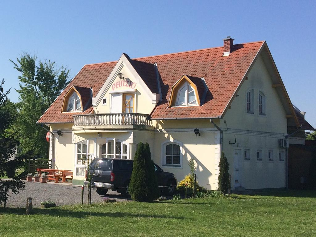 Golf Etterem Es Panzio Hotel Kaposvar Exterior photo