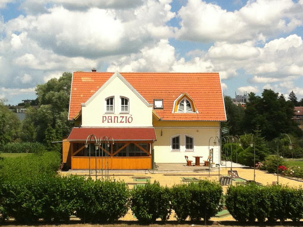 Golf Etterem Es Panzio Hotel Kaposvar Exterior photo
