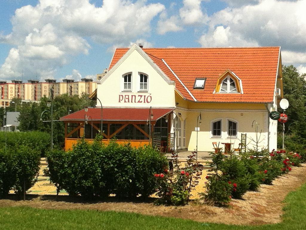 Golf Etterem Es Panzio Hotel Kaposvar Exterior photo