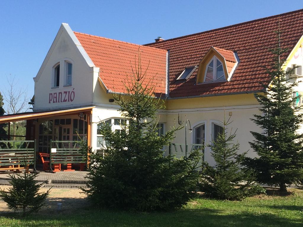 Golf Etterem Es Panzio Hotel Kaposvar Exterior photo