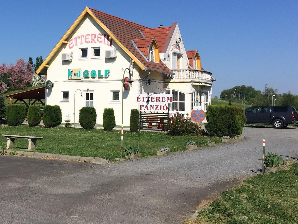 Golf Etterem Es Panzio Hotel Kaposvar Exterior photo