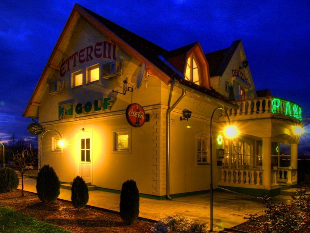 Golf Etterem Es Panzio Hotel Kaposvar Exterior photo